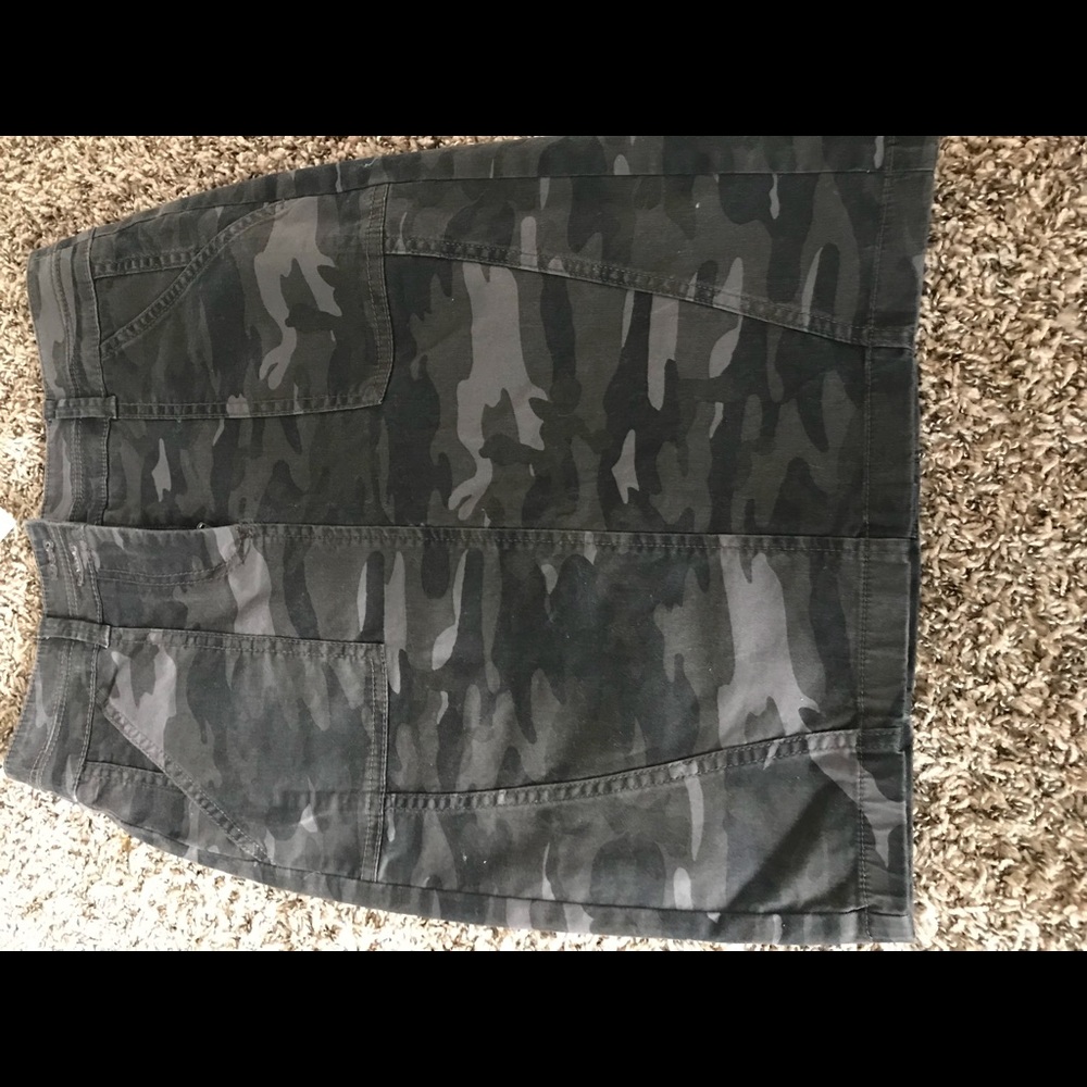 Loft pencil skirt gray camo size 00